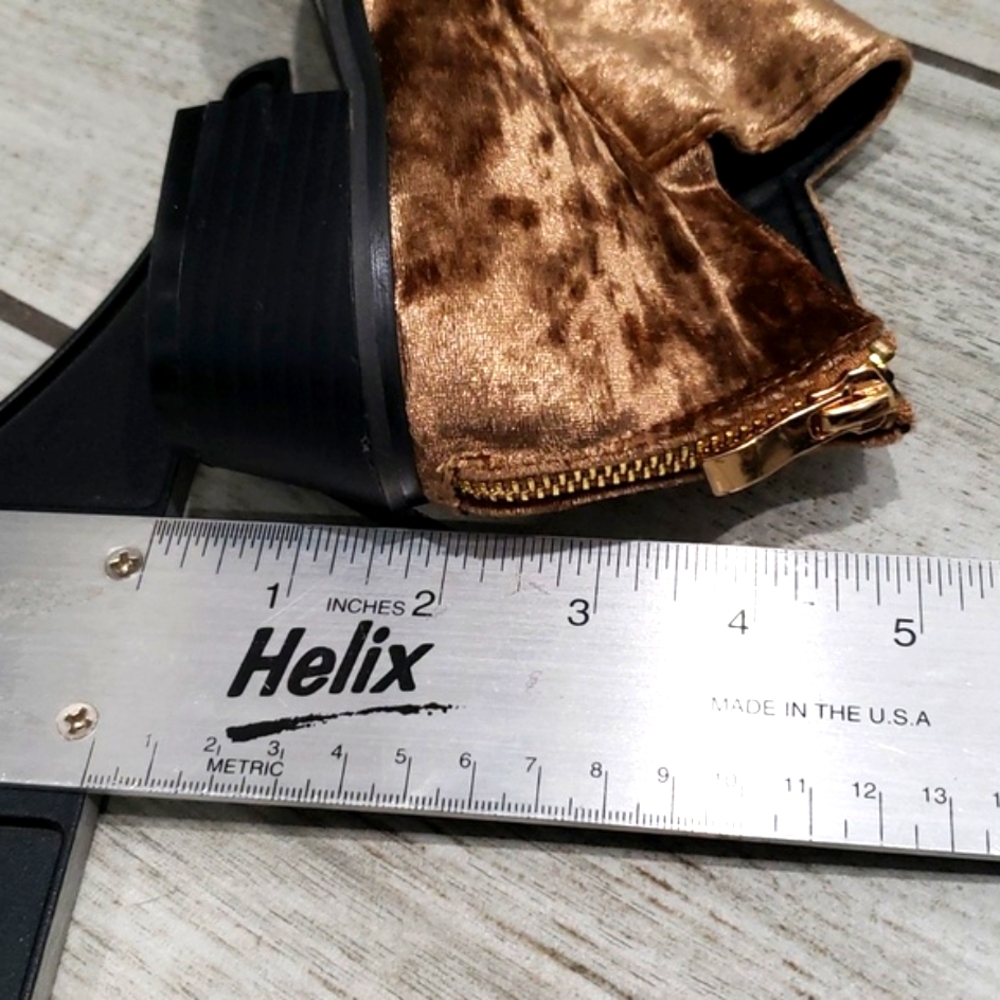Mata heeled Velvet booties. - Picture 7 of 7